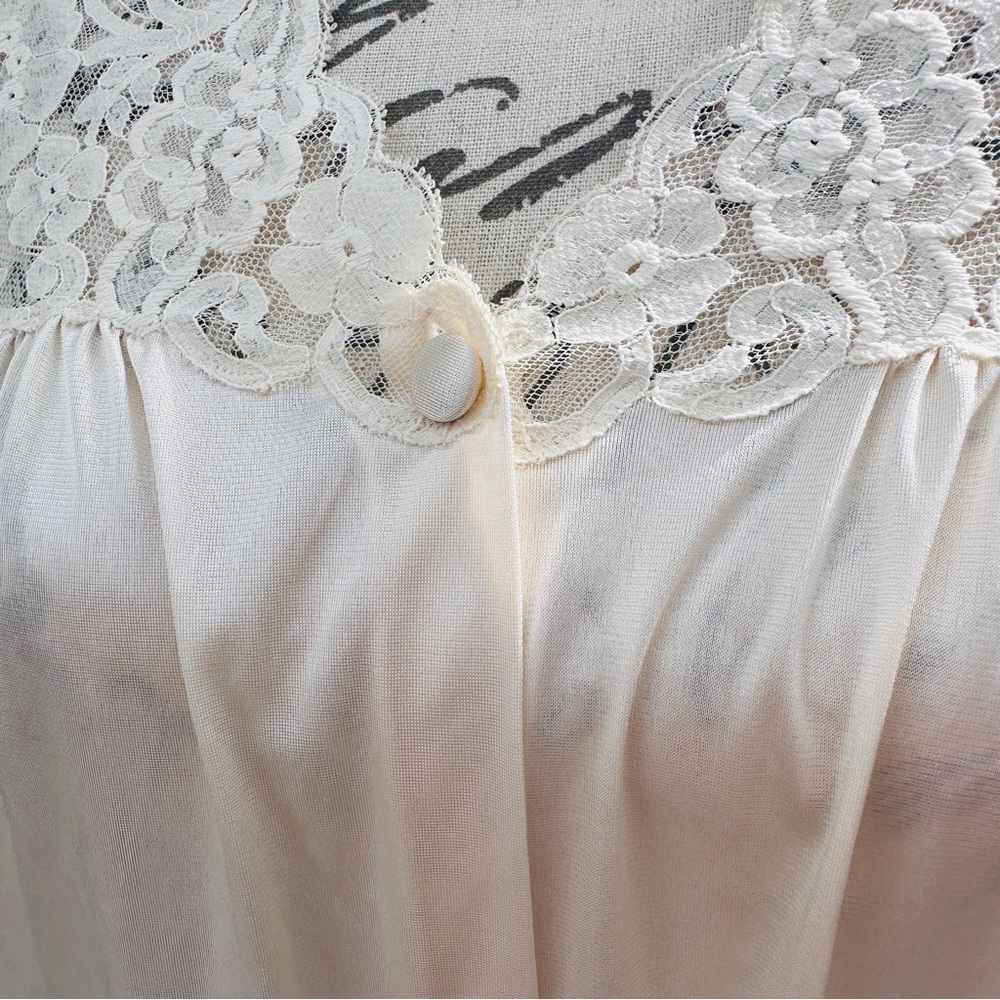 Vintage Vanity Fair Ivory Lace Nightgown Buttoned Robe - Picture 6 of 12
